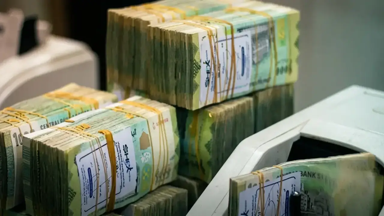 انفجار أسعار الصرف في اليمن: الدولار يحقق 1582 في عدن و540 في صنعاء